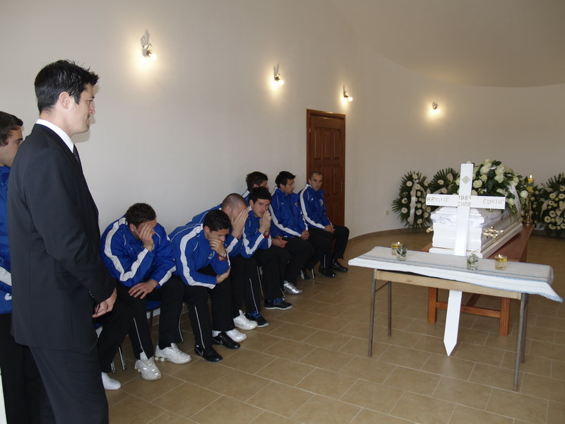 Posljednji ispracaj Hrvoja Custica, Murvica 5. travnja 2008, 12 sati Posljednji ispracaj Hrvoja Custica, Murvica 5. travnja 2008, 12 sati