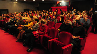 Zadar, 06.03.2013. snimio: Nenad Marčev,
Monodrama Zijaha Sokolovića,
Međuigre 0-24,
Redatelj Zijah Sokolović,
Dvorana HNK Zadar Zadar, 06.03.2013. snimio: Nenad Marčev,
Monodrama Zijaha Sokolovića,
Međuigre 0-24,
Redatelj Zijah Sokolović,
Dvorana HNK Zadar