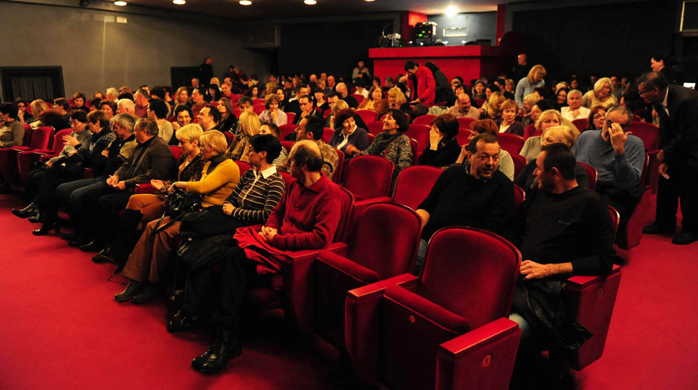 Zadar, 06.03.2013. snimio: Nenad Marčev,
Monodrama Zijaha Sokolovića,
Međuigre 0-24,
Redatelj Zijah Sokolović,
Dvorana HNK Zadar Zadar, 06.03.2013. snimio: Nenad Marčev,
Monodrama Zijaha Sokolovića,
Međuigre 0-24,
Redatelj Zijah Sokolović,
Dvorana HNK Zadar