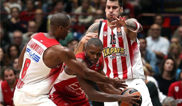 Strawberry i Pritezis, BC Olympiacos. Foto: Hina