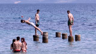 U Splitu je već naveliko počelo guštanje na plaži U Splitu je već naveliko počelo guštanje na plaži