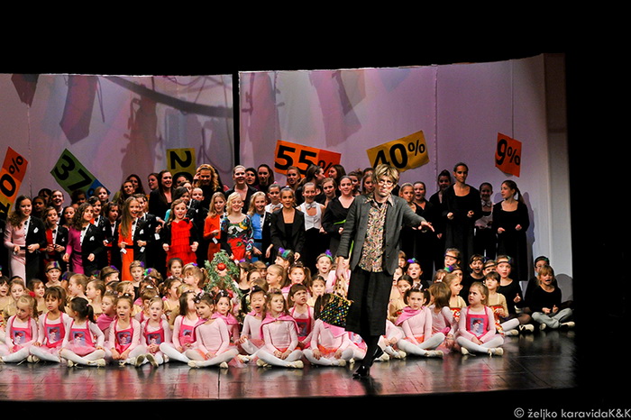 Plesna udruga Gesta: Božićni šoping u SuperOvoj, Foto: Željko Karavida Plesna udruga Gesta: Božićni šoping u SuperOvoj, Foto: Željko Karavida