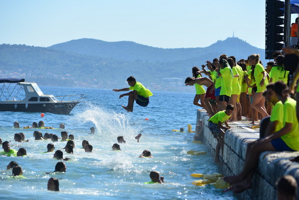 10. dm Millennium Jump na zadarskoj rivi – 3 tisuće skakača poslalo prekrasnu priču u svijet 10. dm Millennium Jump na zadarskoj rivi – 3 tisuće skakača poslalo prekrasnu priču u svijet