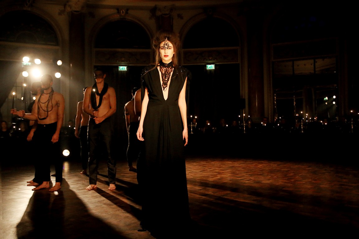 Modni spektakl Hippy Gardena