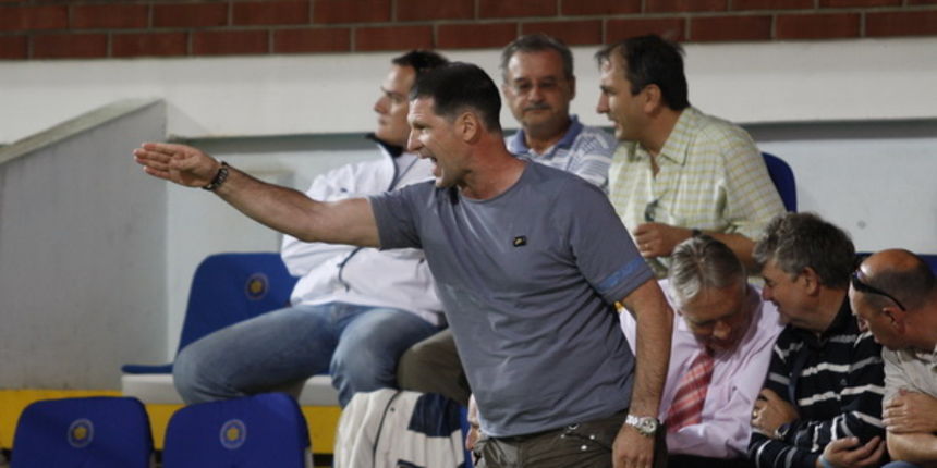 Zadar, 031009.
Stadion Stanovi.
Nogomet, T- Com 1. HNL, susret 10. kola Zadar – Slaven Belupo.
Na fotografiji: Reno Sinovcic vanjski suradnik NK Zadar.
Foto: Jure Miskovic / CROPIX Zadar, 031009.
Stadion Stanovi.
Nogomet, T- Com 1. HNL, susret 10. kola Zadar – Slaven Belupo.
Na fotografiji: Reno Sinovcic vanjski suradnik NK Zadar.
Foto: Jure Miskovic / CROPIX