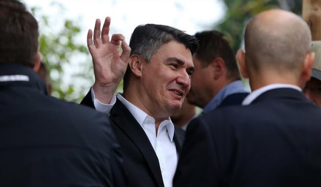 Kastav – Predsjednik Vlade RH Zoran Milanovic u drustvu gradonacelnika Ivice Lukanovica i Zeljka Jovanovica na sajmu mladog vina Bela nedeja. Photo: Goran Kovacic/PIXSELL