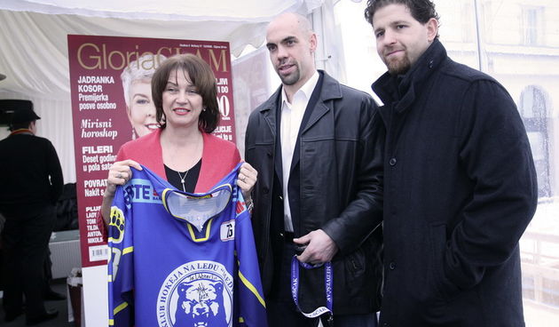 Na slici Dubravka Tomekovic Aralica, Alan Letang i Aaron Fox; Nice ice Gallery lounge bar, na terasi Oleander, hotela Esplanada. Promocija novog broja Glorije Glam. Foto: Sasa Midzor Sucic / CROPIX