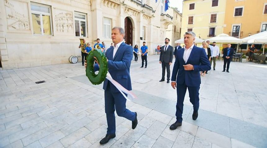 Dukić i Longin položili lovorov vijenac Dukić i Longin položili lovorov vijenac