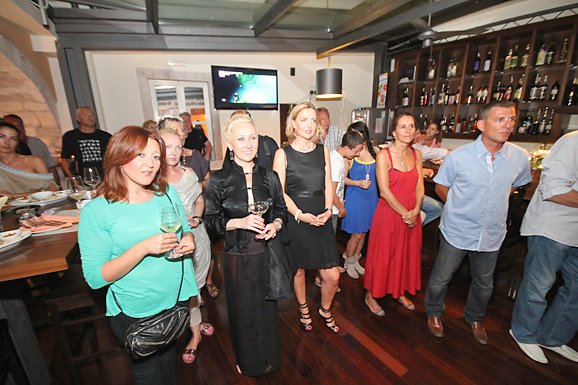 Degustacija vina mariborske vinarije Vinag u Restoran Baru Atrij Degustacija vina mariborske vinarije Vinag u Restoran Baru Atrij