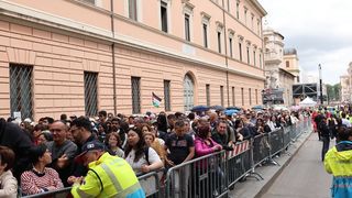 Rim: Trg sv. Petra pun vjernika