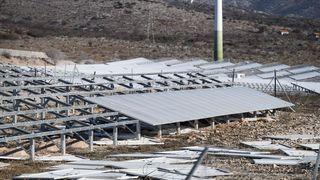 U Zatonu Obrovačkom bura uništila jednu od najvećih solarnih elektrana u Hrvatskoj U Zatonu Obrovačkom bura uništila jednu od najvećih solarnih elektrana u Hrvatskoj