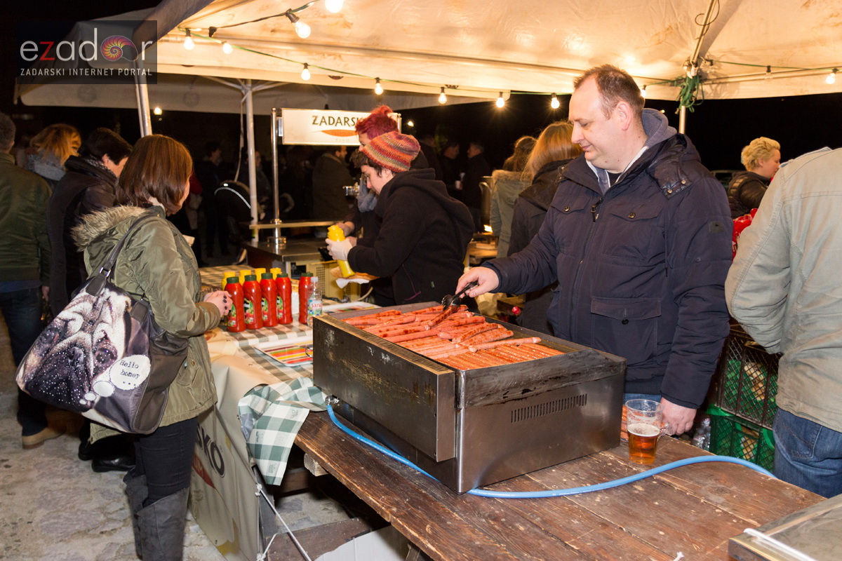 Humanitarni svjetlosni spektakl “Zaželi ljubav” na zadarskom Forumu, 18. veljače 2017. Humanitarni svjetlosni spektakl “Zaželi ljubav” na zadarskom Forumu, 18. veljače 2017.