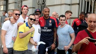 Legendarni Thierry Henry i juniori FC Arsenala prošetali Zagrebom, Photo: Patrik Maček/PIXSELL Legendarni Thierry Henry i juniori FC Arsenala prošetali Zagrebom, Photo: Patrik Maček/PIXSELL