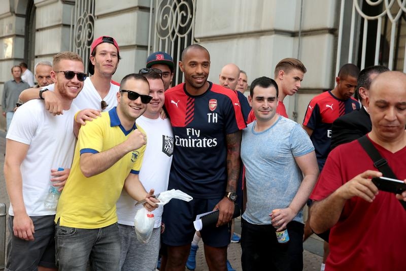Legendarni Thierry Henry i juniori FC Arsenala prošetali Zagrebom, Photo: Patrik Maček/PIXSELL Legendarni Thierry Henry i juniori FC Arsenala prošetali Zagrebom, Photo: Patrik Maček/PIXSELL