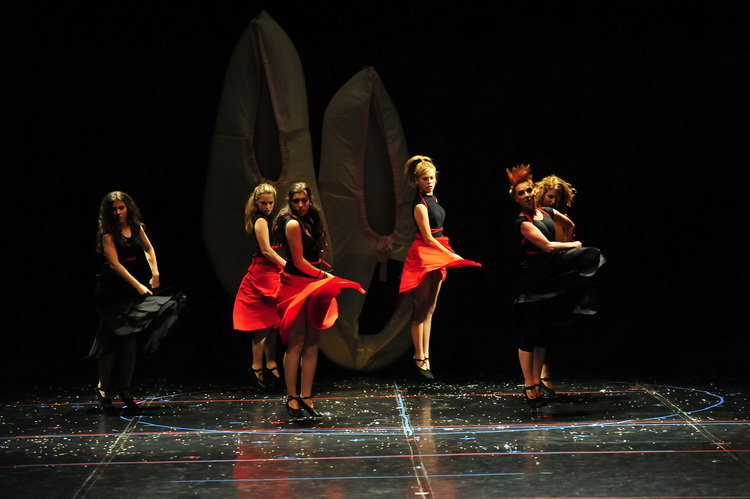 HNK Zadar: Plesna udruga Festa – “Izašli iz priče (a netko i iz papučice)”, Foto: Željko Karavida HNK Zadar: Plesna udruga Festa – “Izašli iz priče (a netko i iz papučice)”, Foto: Željko Karavida