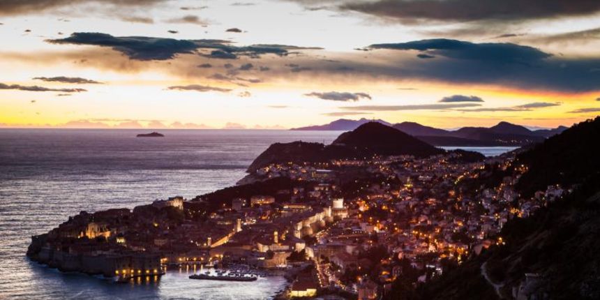 Dubrovnik – Razvedravanje nakon cijelodnevne kise i sumornih oblaka. Photo: Grgo Jelavic/PIXSELL Dubrovnik – Razvedravanje nakon cijelodnevne kise i sumornih oblaka. Photo: Grgo Jelavic/PIXSELL