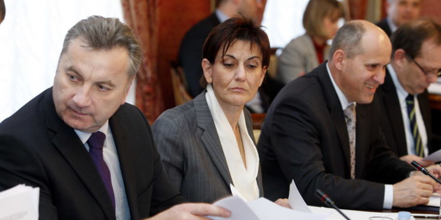 Zagreb, 301210. Banski dvori. Markov trg. Redovita sjednica Vlade na kojoj su po prvi put prisutni novi ministri. Djuro Popijac, Martina Dalic ministrica financija, Branko Bacic ministar graditeljstva. Foto: Goran Mehkek / Cropix