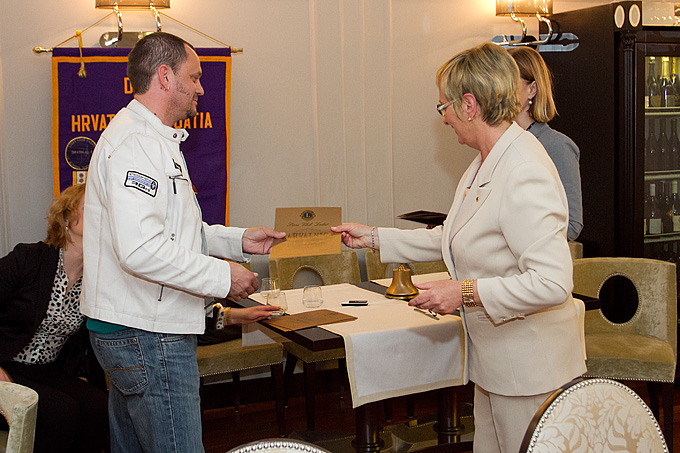 Lions club Zadar dodijelio zahvalnice umjetnicima, foto: Leo Banic Lions club Zadar dodijelio zahvalnice umjetnicima, foto: Leo Banic