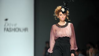 Zagreb, 290911.
Velesajam, paviljon 5.
Modne revije i poznati na Dove Fashion.hr proljece ljeto 2012. Prvi dan su izlagali kreatori Ivica Skoko, Martina Felja, AMDS by ALDUK i IK STUDIO.
Na slici: kreacije Ivica Skoko.
Foto: Srdjan Vrancic / CROPIX Zagreb, 290911.
Velesajam, paviljon 5.
Modne revije i poznati na Dove Fashion.hr proljece ljeto 2012. Prvi dan su izlagali kreatori Ivica Skoko, Martina Felja, AMDS by ALDUK i IK STUDIO.
Na slici: kreacije Ivica Skoko.
Foto: Srdjan Vrancic / CROPIX