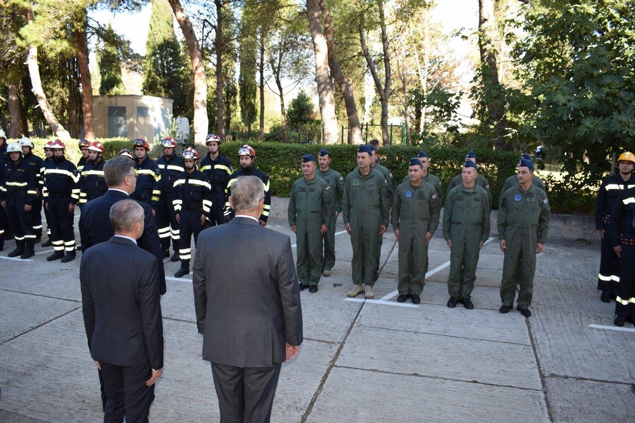 U Divuljama održana tematska sjednica premijera i župana o požarnoj sezoni U Divuljama održana tematska sjednica premijera i župana o požarnoj sezoni
