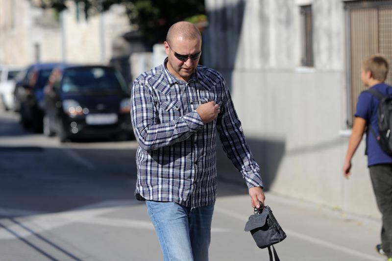 Danas je nakon ispitivanja u Zagrebu u stan u zadarskim Arbanasima od strane policije doveden bivši državni tajnik Zdravko Livaković kako bi se uz njegovu prisutnost i prisutnost njegova odvjetnika obavila pretraga stana. Pretpostavlja se da se istražuje