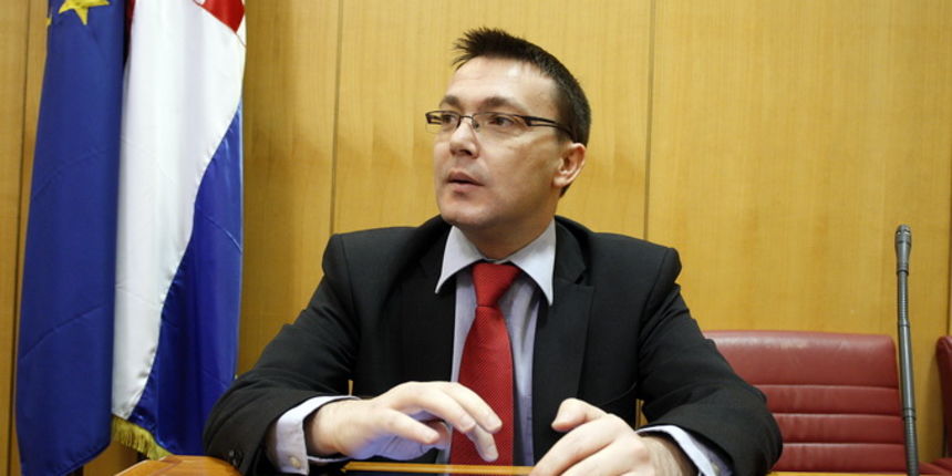 Zagreb, 121212.
Sabor.
Hrvatski sabor je u nastavku zasjedanja raspravljao o konacnom prijedlogu Zakona o registru biraca, koji bi trebao otkloniti probleme u popisu biraca i nesklad izmedju broja biraca i broja stanovnika.
Na fotografiji: Arsen Bauk.
Fot Zagreb, 121212.
Sabor.
Hrvatski sabor je u nastavku zasjedanja raspravljao o konacnom prijedlogu Zakona o registru biraca, koji bi trebao otkloniti probleme u popisu biraca i nesklad izmedju broja biraca i broja stanovnika.
Na fotografiji: Arsen Bauk.
Fot