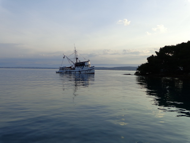 Mišnjak: Nasukana ribarica “Glamoč”