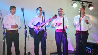 Klapa Contra oduševila u Teatro Baru i Zlatnom kutiću. Foto: Iva Perinčić Klapa Contra oduševila u Teatro Baru i Zlatnom kutiću. Foto: Iva Perinčić