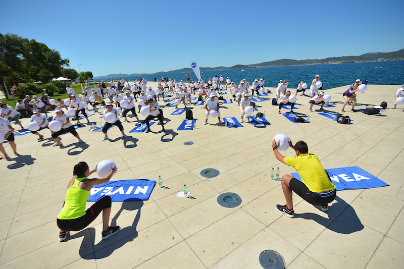 Stotinu vježbača na jutarnjem treningu Aktivne Hrvatske pozdravilo sunce Stotinu vježbača na jutarnjem treningu Aktivne Hrvatske pozdravilo sunce