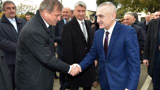 Kolinda Grabar Kitarović s albanskim predsjednikom susrela se sa stanovnicima Arbanasa Kolinda Grabar Kitarović s albanskim predsjednikom susrela se sa stanovnicima Arbanasa