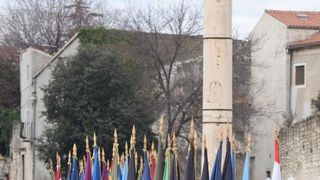 Paljenjem svijeća i polaganjem vijenaca, te mimohodom postrojbi započelo svečano obilježavanje 23. obljetnice VRO Maslenica. Foto. Dino Stanin/PIXSELL Paljenjem svijeća i polaganjem vijenaca, te mimohodom postrojbi započelo svečano obilježavanje 23. obljetnice VRO Maslenica. Foto. Dino Stanin/PIXSELL