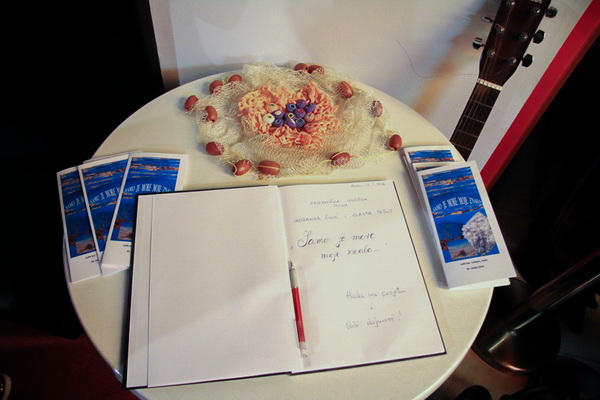 Callegro: Otvorenje izložbe “Samo je more moje znalo” autorica Jadranke Čikić i Vlaste Pešut Callegro: Otvorenje izložbe “Samo je more moje znalo” autorica Jadranke Čikić i Vlaste Pešut