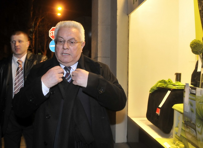 Zagreb, 040110.
Sjediste HDZ-a.
Zbog jucerasnjeg istupanja u javnosti iza ledja premijerki i predsjednici HDZ-a Jadranki Kosor, Ivo Sanader izbacen je iz HDZ-a. 
Na slici: prije nego sto je Jadranka Kosor objavila da dr Ivo Sanader nije vise clan HDZ-a, L