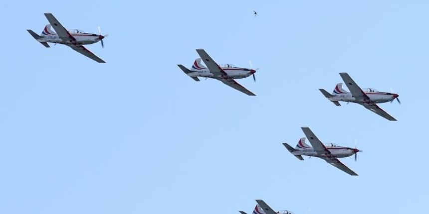 Šibenik: Akrobacijska grupa Krila oluje nakon 8 godina nastupila na Dječjem festivalu, Photo: Dusko Jaramaz/PIXSELL Šibenik: Akrobacijska grupa Krila oluje nakon 8 godina nastupila na Dječjem festivalu, Photo: Dusko Jaramaz/PIXSELL