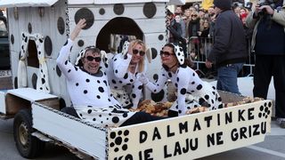 Murter: Maškarana povorka Velike Bake