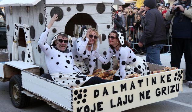 Murter: Maškarana povorka Velike Bake