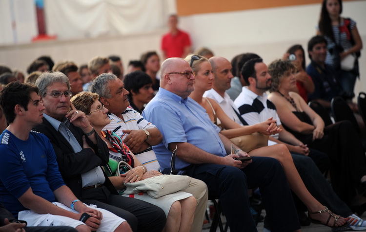 Zadar, 160711.
ISAF svjetsko juniorsko prvenstvo
Zadar 2011, 07.-15. srpanj 2011.
Zatvaranje jedrlicarskog prvenstva i podjela medalja i pehara najboljim momcadima.
Na slici: predsjednik HJS-a Mladen Hanzekovic i predsjenik JK Uskok Ive Mustac u prvim red Zadar, 160711.
ISAF svjetsko juniorsko prvenstvo
Zadar 2011, 07.-15. srpanj 2011.
Zatvaranje jedrlicarskog prvenstva i podjela medalja i pehara najboljim momcadima.
Na slici: predsjednik HJS-a Mladen Hanzekovic i predsjenik JK Uskok Ive Mustac u prvim red