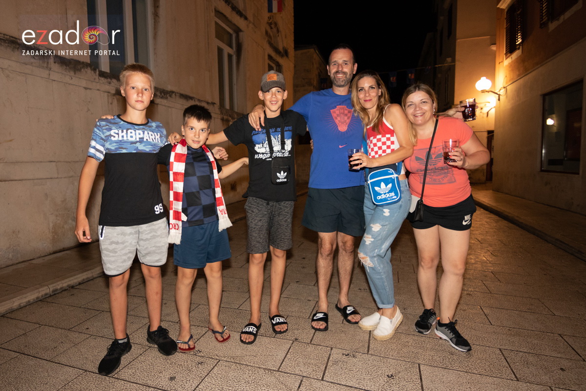 Čudesna noć: Velika fešta ulicama Zadra nakon plasmana Vatrenih u finale SP Čudesna noć: Velika fešta ulicama Zadra nakon plasmana Vatrenih u finale SP