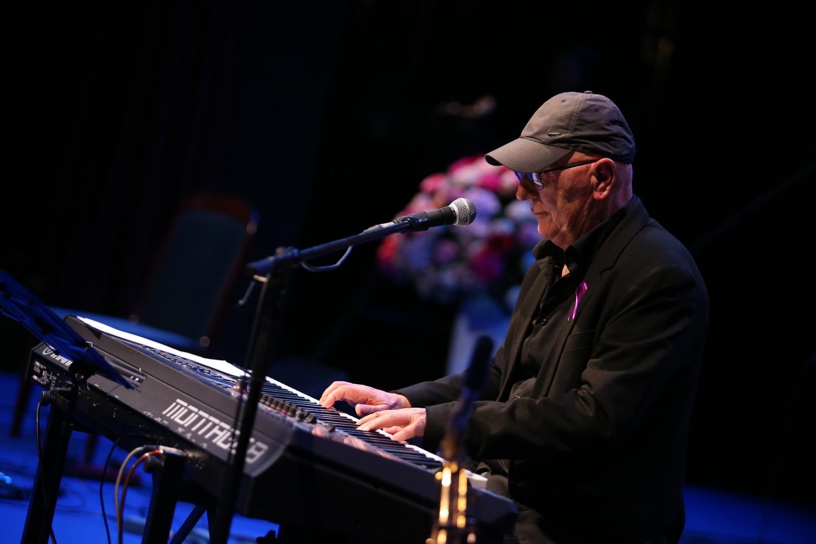 Koncertom ‘Vjeruj u ljubav’ obilježena 50. godišnjica Županijske lige protiv raka: zapjevao i Oliver Dragojević Koncertom ‘Vjeruj u ljubav’ obilježena 50. godišnjica Županijske lige protiv raka: zapjevao i Oliver Dragojević