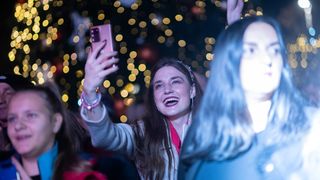 Vatromet, tisuće konfeta, šampanjac, prskalice i koncert Ivana Zaka i Tempo Banda