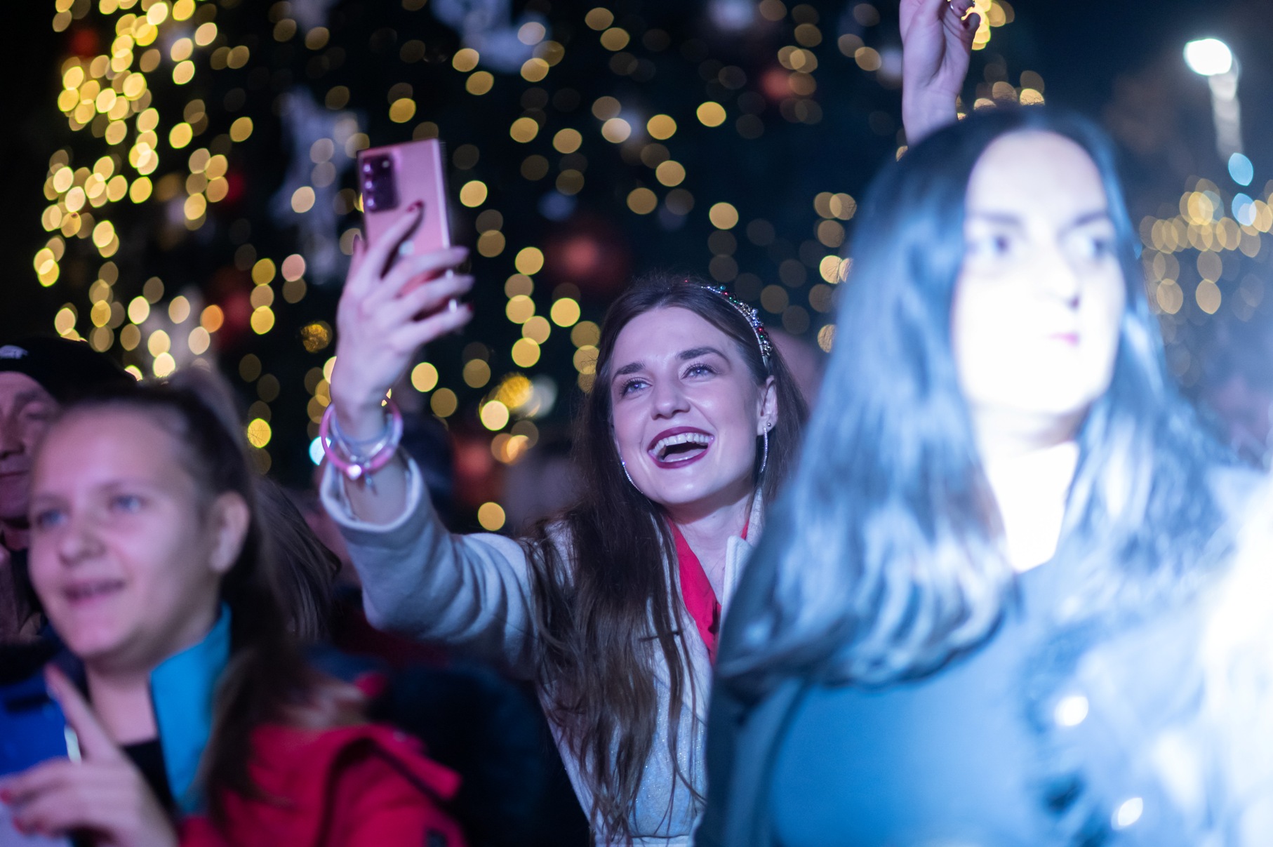 Vatromet, tisuće konfeta, šampanjac, prskalice i koncert Ivana Zaka i Tempo Banda