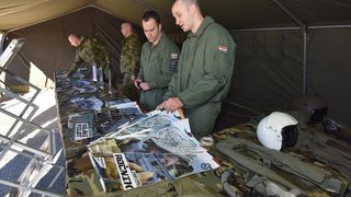 Otvorena izložba vojne opreme, oružja i vozila na zadarskoj rivi