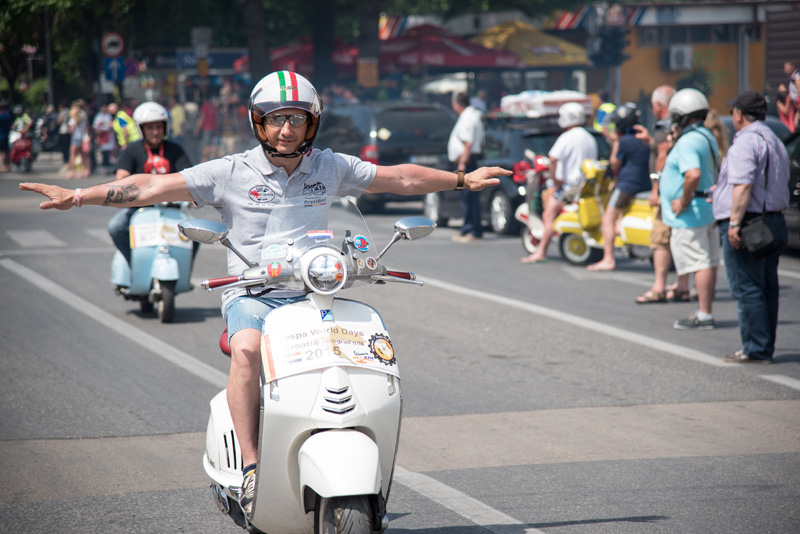 Spektakularni defile vespaša, foto: Vinko Pešić Spektakularni defile vespaša, foto: Vinko Pešić