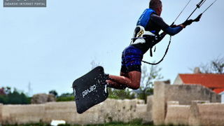 Kiteri guštali u refulima ninske bure Kiteri guštali u refulima ninske bure