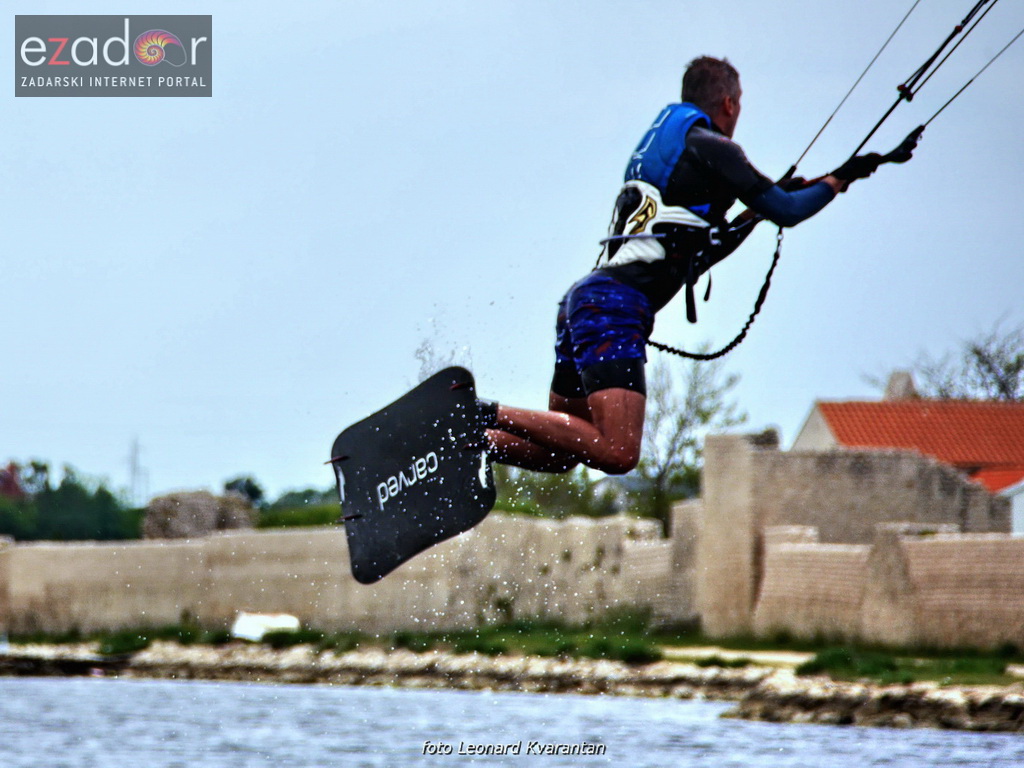 Kiteri guštali u refulima ninske bure Kiteri guštali u refulima ninske bure