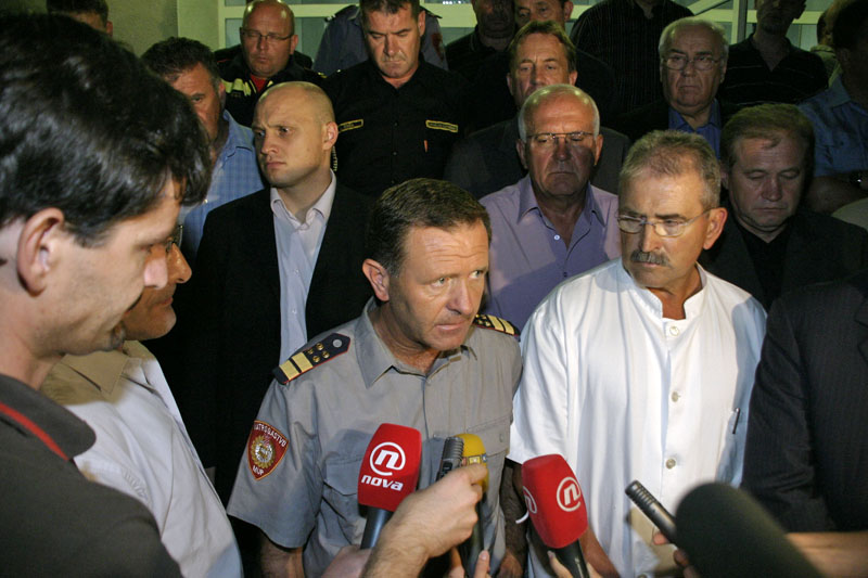 Unesreceni vatrogasci – Politicari dosli u posjet Unesreceni vatrogasci – Politicari dosli u posjet