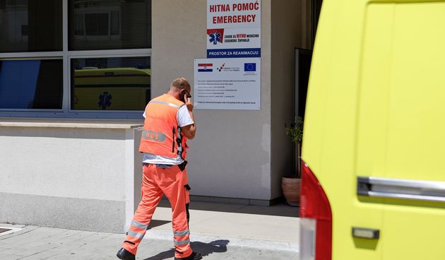 Zadarski vozači Hitne pomoći sirenama podržali prosvjed i uhićenog kolegu