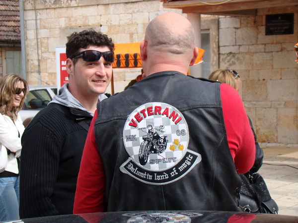 Humanitani uskrsni konvoj Zadar – Oklaj