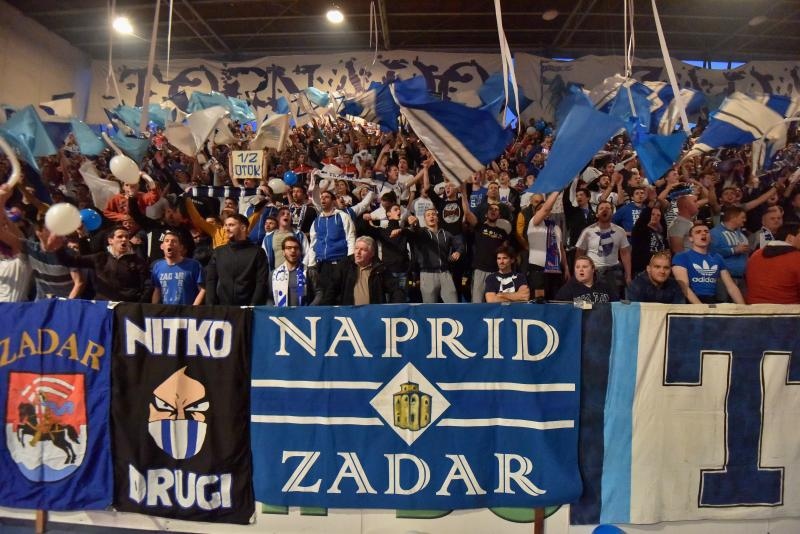 Humanitarno gledanje utakmic Zadar-Cibona (85-84) u Jazinama