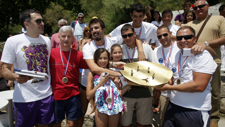 Split, 120611.
Na splitskim Bacvicama odrzano je 7. Prvenstvo svita u piciginu. Naslov pobjednika drugu godinu za redom osvojila je ekipa A1.
Na fotografiji: pobjednici ekipa A1.
Foto: Ante Cizmic / CROPIX Split, 120611.
Na splitskim Bacvicama odrzano je 7. Prvenstvo svita u piciginu. Naslov pobjednika drugu godinu za redom osvojila je ekipa A1.
Na fotografiji: pobjednici ekipa A1.
Foto: Ante Cizmic / CROPIX
